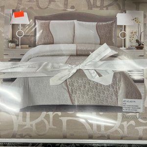 JACQUARD/300 THREAD COTTON BEDDING SET (DIOR INFUSION)